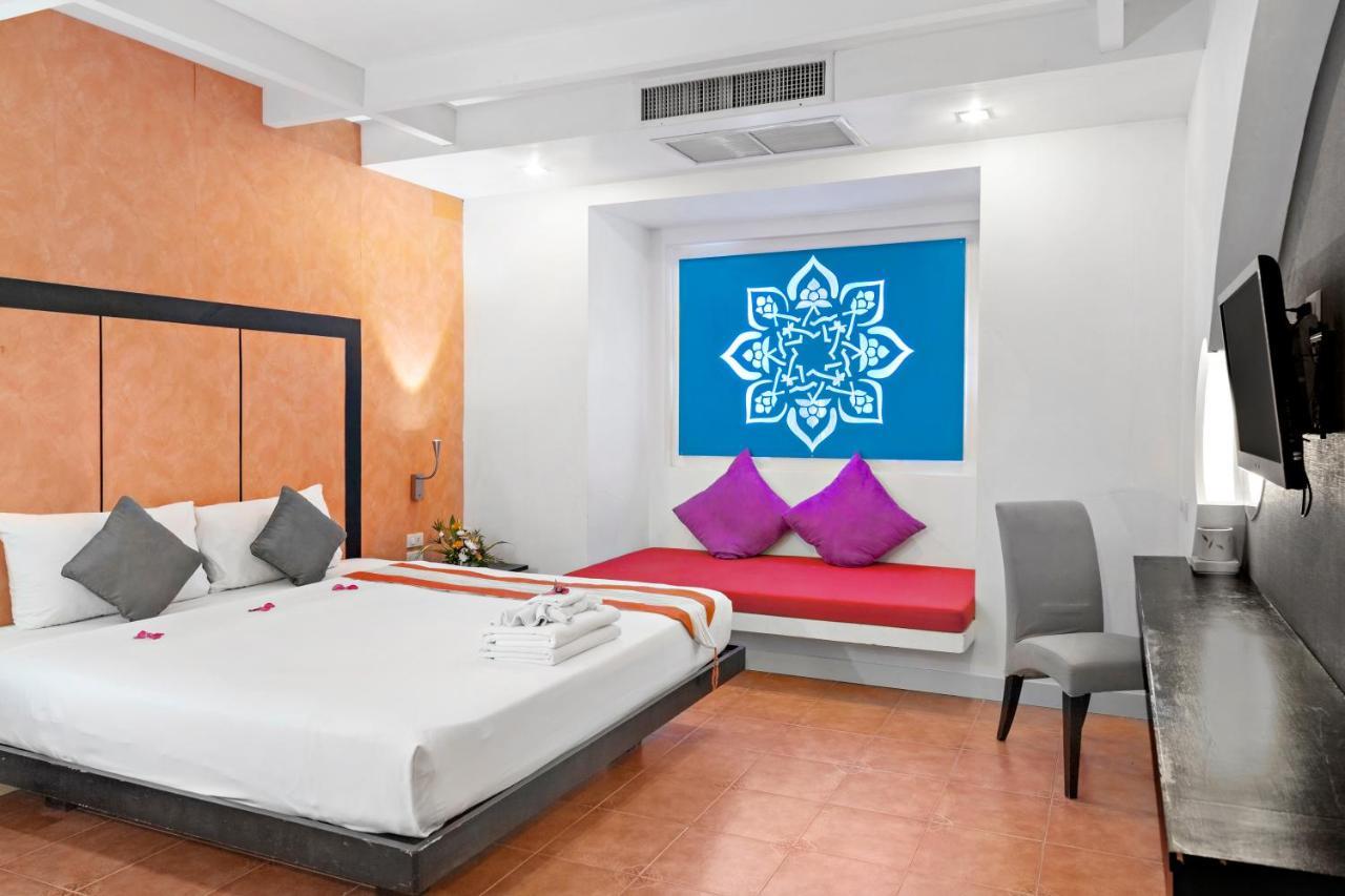 The Royal Palm Beach Front Patong Exterior foto